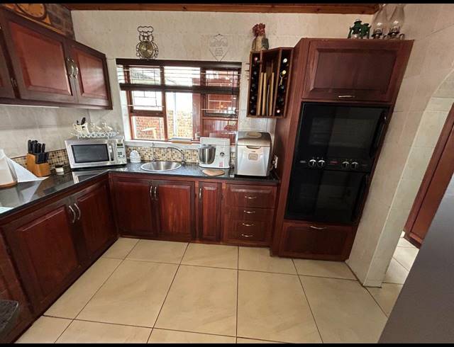 4 BEDROOM HOUSE FOR SALE IN WAVECREST